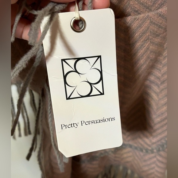 Pretty Persuasions- NWT Scarf with Pockets - Picture 4 of 5